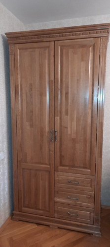 Шкаф двухстворчатый из натурального дерева из серии Пальма, массив сосны, цвет старый орех 1.