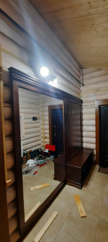 Прихожая из натурального дерева из серии Флоренция, массив берёзы, цвет красно-коричневый 3, мебель выполнена по индивидуальному проекту. Прихожая из натурального дерева из серии Флоренция, массив берёзы, цвет красно-коричневый 3, мебель выполнена по индивидуальному проекту.