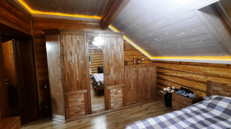 Спальный гарнитур из натурального дерева из серии Вермонт с подъёмным механизмом, массив сосны, цвет коричневый 1, мебель изготовлена по индивидуальному проекту, изделие укомплектовано матрасом с ортопедическим эффектом. Спальный гарнитур из натурального дерева из серии Вермонт с подъёмным механизмом, массив сосны, цвет коричневый 1, мебель изготовлена по индивидуальному проекту, изделие укомплектовано матрасом с ортопедическим эффектом.