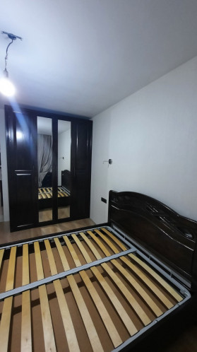 Спальный гарнитур из натурального дерева из серии Версавия с подъёмным механизмом, массив сосны, цвет венеге 3, мебель изготовлена по индивидуальному проекту. Спальный гарнитур из натурального дерева из серии Версавия с подъёмным механизмом, массив сосны, цвет венеге 3, мебель изготовлена по индивидуальному проекту.