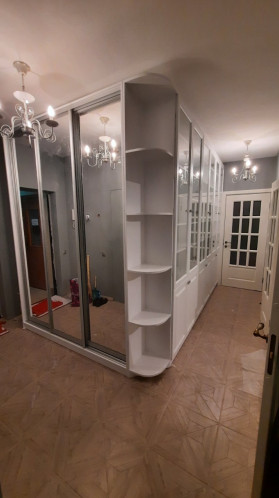 Шкаф купе, библиотека из натурального дерева, массив сосны, цвет белая эмаль, мебель изготовлена по индивидуальному проекту. Шкаф купе, библиотека из натурального дерева, массив сосны, цвет белая эмаль, мебель изготовлена по индивидуальному проекту.